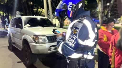 Pico y placa Bogotá HOY 26 agosto 2025 particulares y taxis 