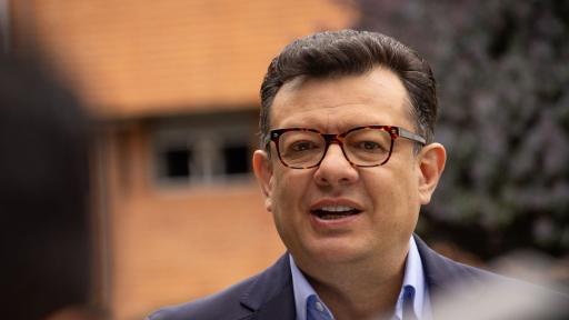 Hollman Morris, gerente de RTVC, denuncia amenazas luego de informe sobre bombardeo de EE. UU. en el Caribe