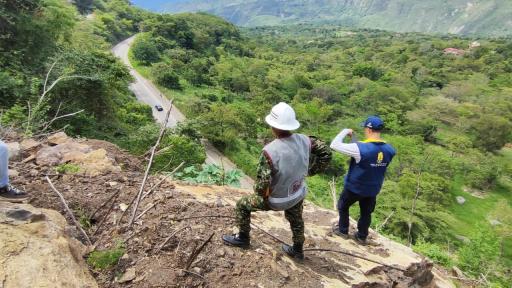 Así está el estado de la vía San Gil -Socorro en Santander luego de deslizamiento de tierra