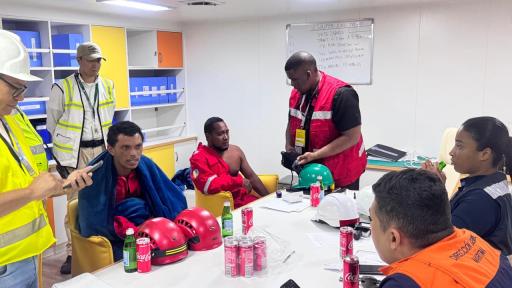 Rescatan a dos panameños a la deriva en el Pacífico tras siete días de naufragio cerca de Buenaventura