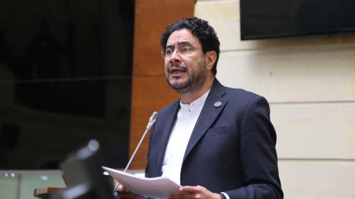 Iván Cepeda amplía denuncia por presunta estrategia de desprestigio