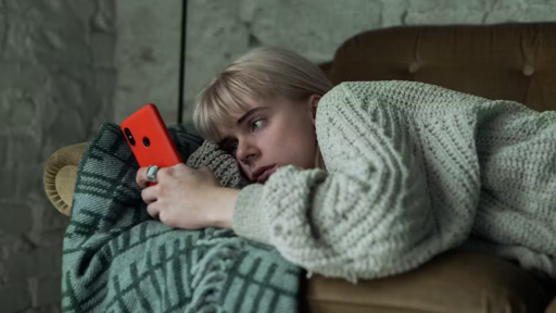 Soledad no deseada en jóvenes: las dificultades en la transición a la vida adulta