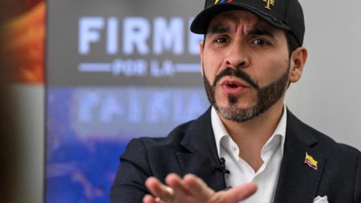 Juez ordena retirar propaganda de Abelardo de la Espriella