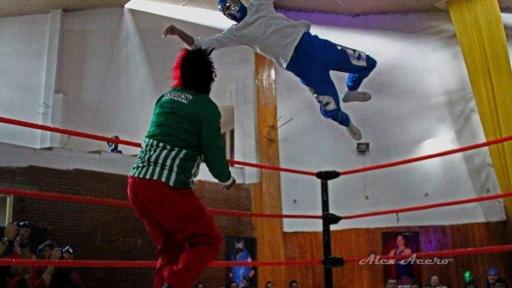 Águila de Plata en competencia de lucha libre