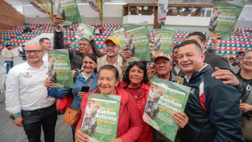 Más de 2.000 familias campesinas reciben títulos de tierra en Boyacá