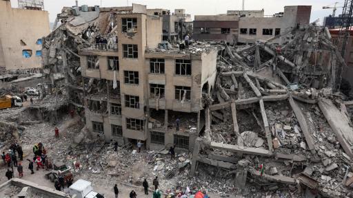 La ONU informó que millones de personas han abandonado sus hogares desde finales de febrero. Muchas familias se desplazan hacia el norte y zonas rurales mientras continúan las hostilidades.