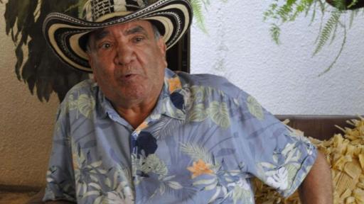 Hombre desafió a la muerte tocando el acordeón