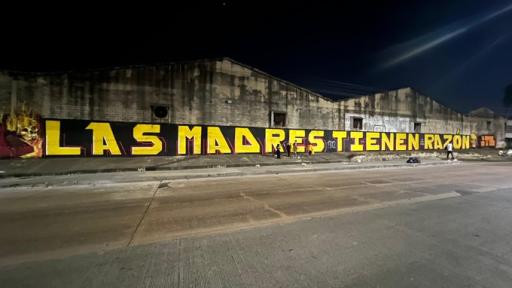 En Barranquilla vuelven a pintar el mural “Las madres tienen razón”