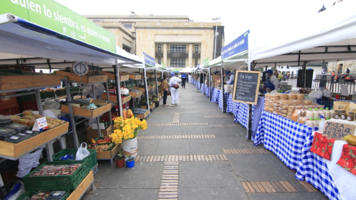 Celebran el Día del Campesino con mercados agrícolas en Plaza de Bolívar