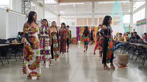 “Nekarra': la nueva colección de prendas del pueblo Embera en el Chocó, diseñadas con paruma