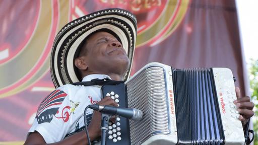 ¿Quién es el autor de la canción 'Los Caminos de la Vida'?