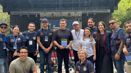 Hollman Morris presenta programa ‘Verso a Verso’ y premio nacional de poesía desde el Festival de Medellín