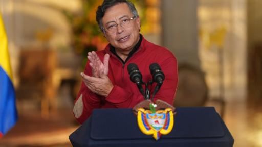 Petro busca mantener el salario vital y convoca movilizaciones