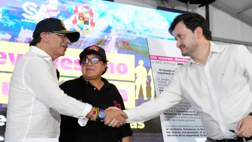 Petro entrega 280 hectáreas al Ejército en Tolima