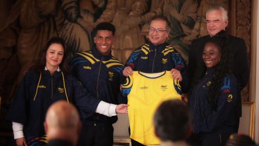 Juegos Olímpicos París: deportistas recibieron bandera por parte del Pdte. Petro