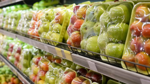 Los aditivos tóxicos del plástico que ingerimos a través de los alimentos