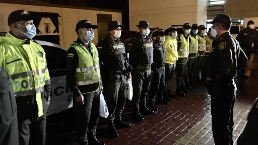 Ofrecen 30 millones por responsables de atacar a policía con una bomba incendiaria en Bogotá