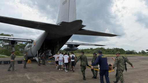 Presidente Petro agradece a comunidad de Puerto Leguízamo que ayudó a salvar a los soldados tras accidente del Hércules C-130
