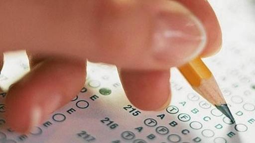 La convocatoria está dirigida a estudiantes que hayan cursado al menos el 75% de sus créditos académicos y presentarán el examen el 6 de septiembre, requisito obligatorio para obtener el título de educación superior.