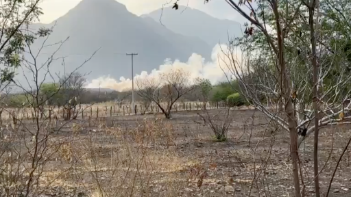 Autoridades intentan apagar el incendio del relleno sanitario de Valledupar