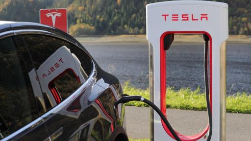 SIC dicta órdenes a Tesla Colombia para garantizar derechos de los consumidores