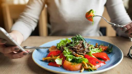 Si saboreamos lo que comemos, nos saciamos antes