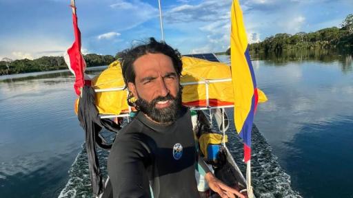 Super H: profesor colombiano nada el Amazonas