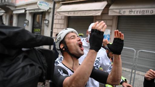 Giro de Italia: Víctor Campenaerts gana la etapa 15 y Egan sigue de líder