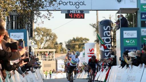 Sergio Higuita ganó la última etapa de la Vuelta al Algarve