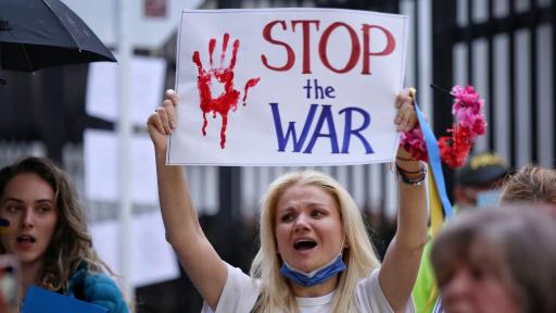 Ucranianos en Colombia protestan ante embajada rusa en Bogotá