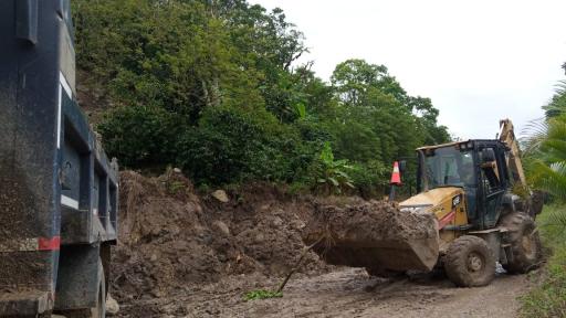 Deslizamientos en vías de Huila y Caquetá