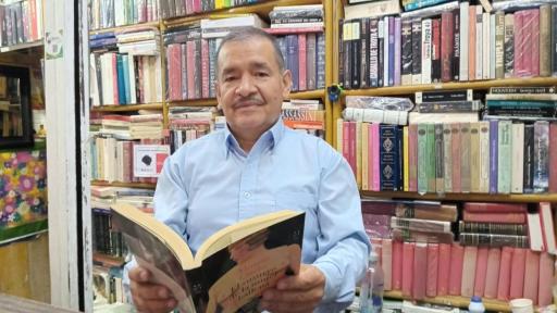 Conoce la historia de "el negro Jimmy", reconocido librero de Bogotá