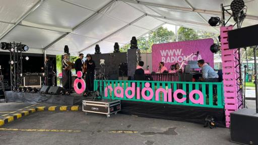 Radiónica tiene música en vivo en sus 18 años.