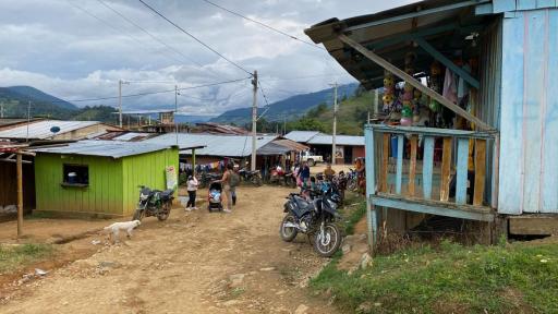 Civiles heridos en combates contra grupos ilegales en Pato Balsillas