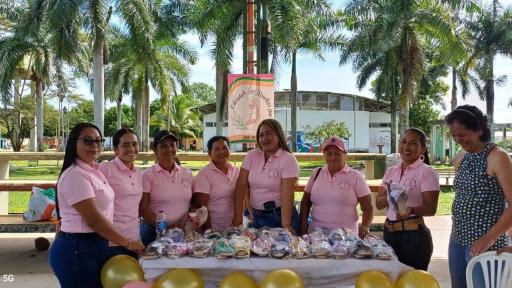 Meta: Mujeres firmantes de paz fabrican zapatos artesanales