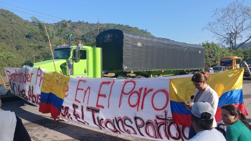 Vías de Santander: bloqueadas por paro camionero
