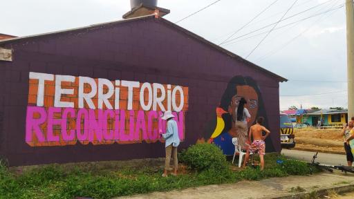 Grafiteros y firmantes de paz llenan de color San Juan de Arama, Meta