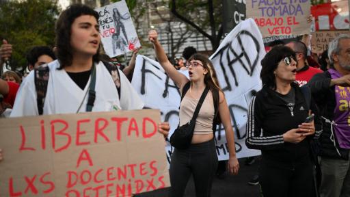 Protesta estudiantes en Argentina por ajuste presidente Milei