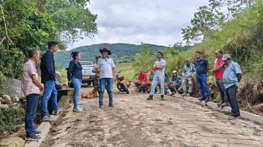 Gobernación del Meta impulsa obra de placa huella en Mesetas con convenio solidario comunitario