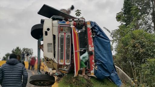 Bus con miembros de la minga indígena se accidentó en la vía a la Línea 