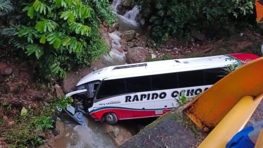 Accidente de bus vía Bogotá-Medellín