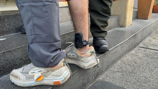 50% de delincuentes con  brazalete son recapturados delinquiendo