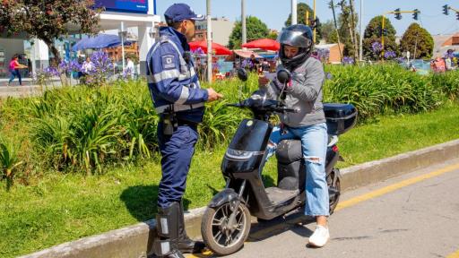 Bogotá mantiene restricción a ciclomotores eléctricos en ciclorrutas pese a nueva ley