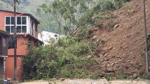 Cierre de vía al Llano Bogotá por derrumbes y temblor - Últimas noticias