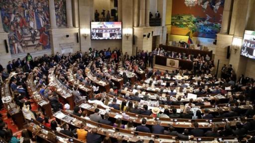 Aprueban proyecto que reduce salario de congresistas