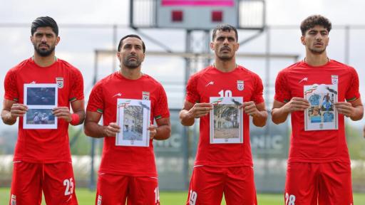 Selección de Irán rinde homenaje a víctimas de ataque en Minab