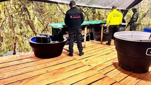 Desmantelamiento de laboratorio de cocaína del ELN: Ejército y Policía incautan droga e insumos por mil millones