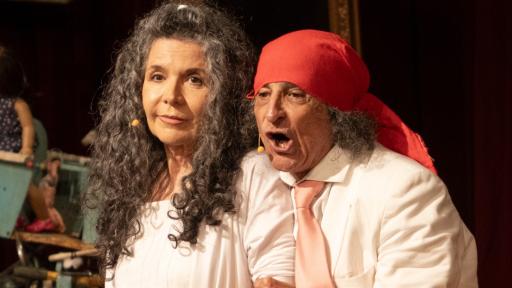 El Águila Descalza presenta 'Clase mela' en el Ástor Plaza 