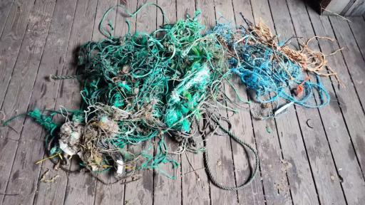 Las redes marinas abandonadas en los océanos, otra fuente de contaminación por plásticos