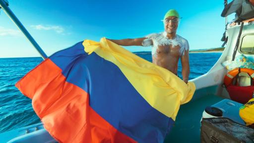 Nadador colombiano Jorge Iván del Valle impone nuevo récord 2023